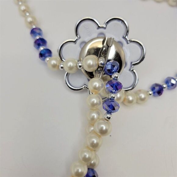 White and Blue Pearl Necklace With A Large Flower Brooch - Picture 7 of 7